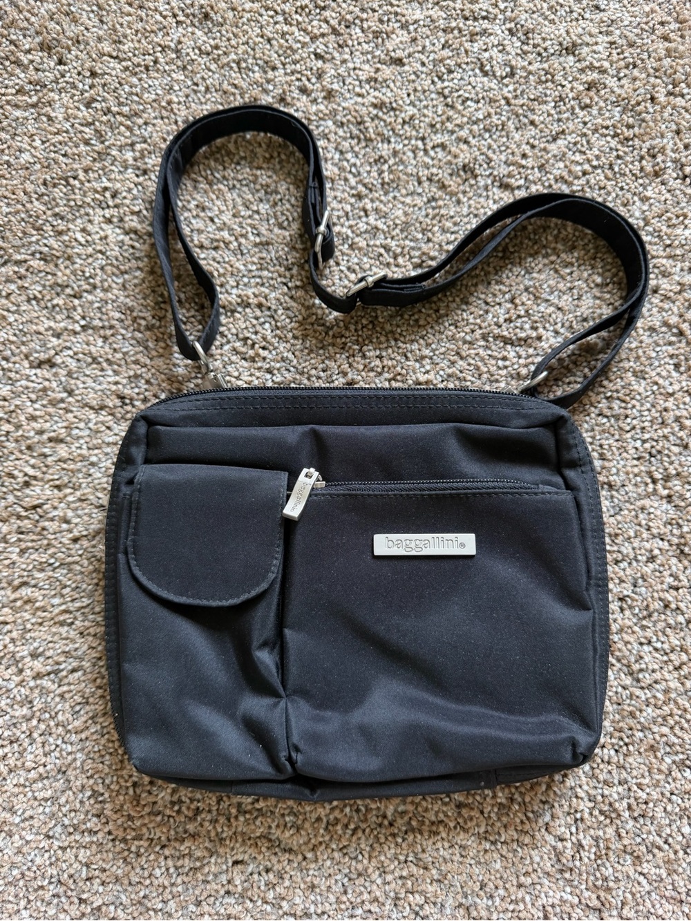 BAGGALLINI Black Nylon Multi-Pocket Convertible Crossbody Shoulder Bag